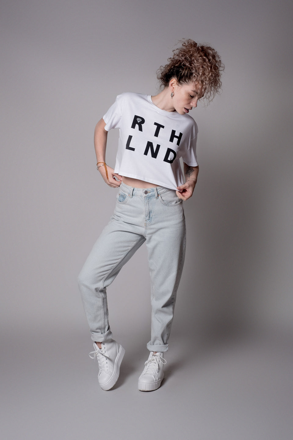 RTH 'LND' Crop T-shirt - White