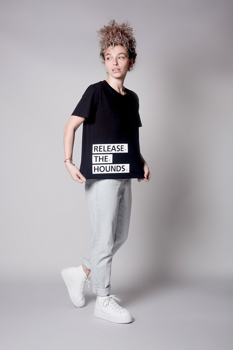 Release The Hounds 'Label' T-shirt - Black
