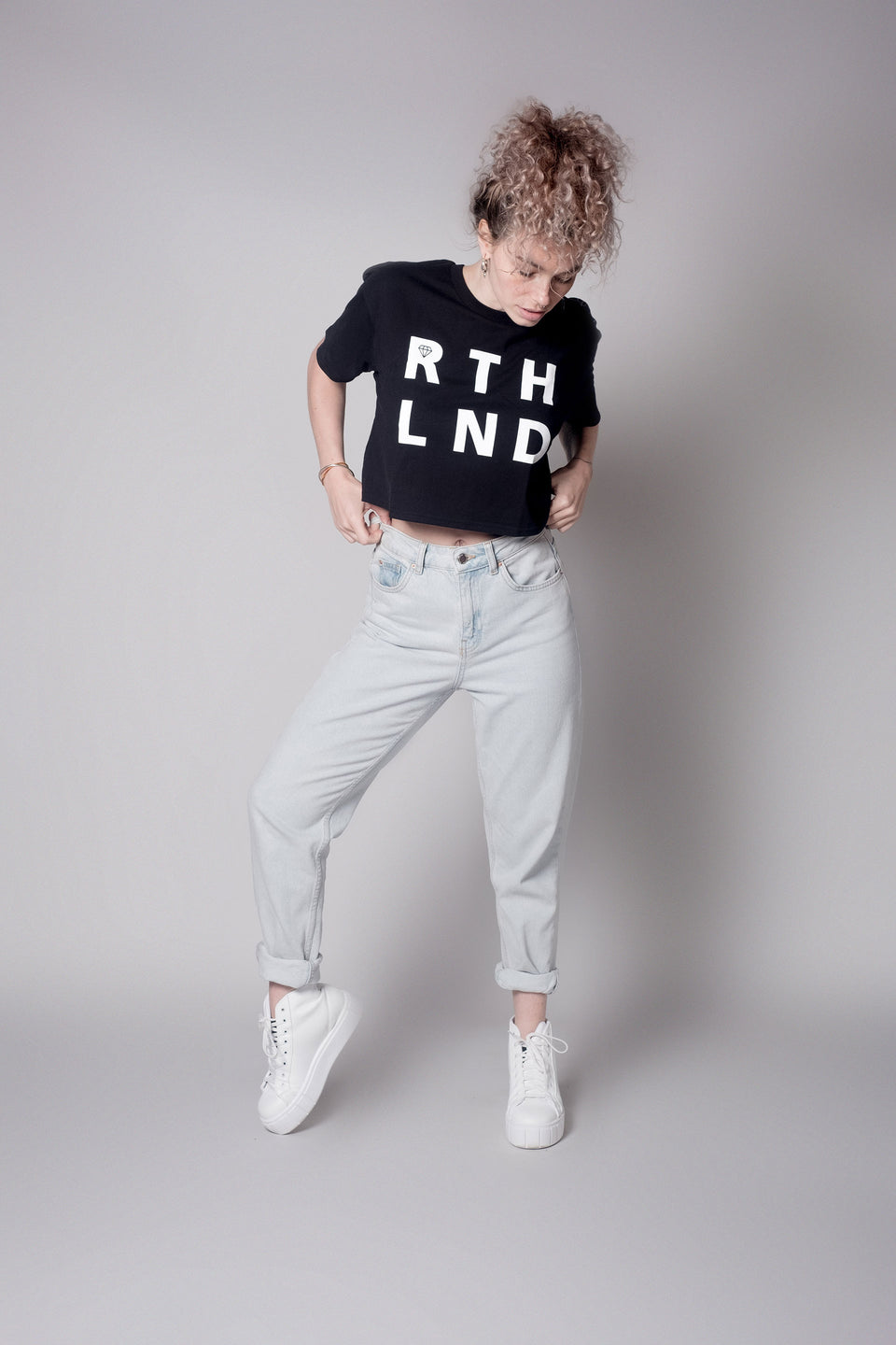RTH 'LND' Crop T-shirt - Black