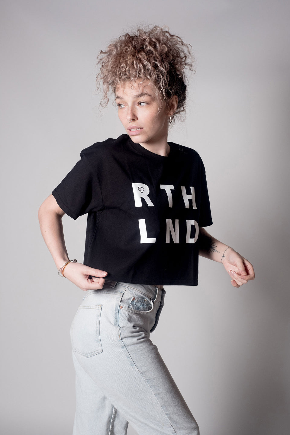 RTH 'LND' Crop T-shirt - Black